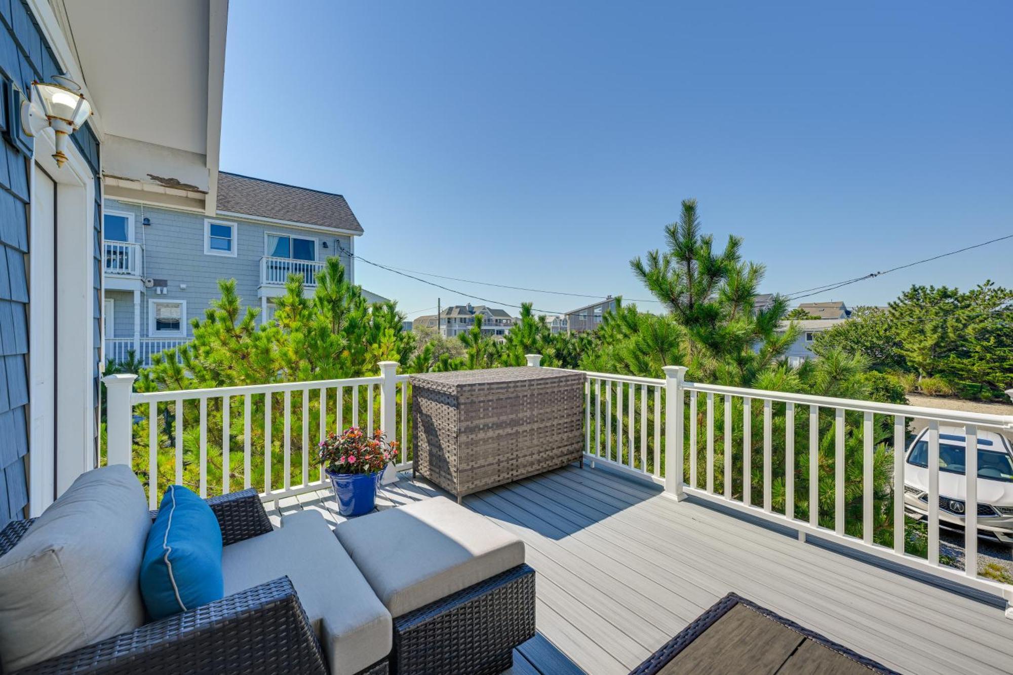 Westhampton Beach Home With Deck And Ocean Views! エクステリア 写真