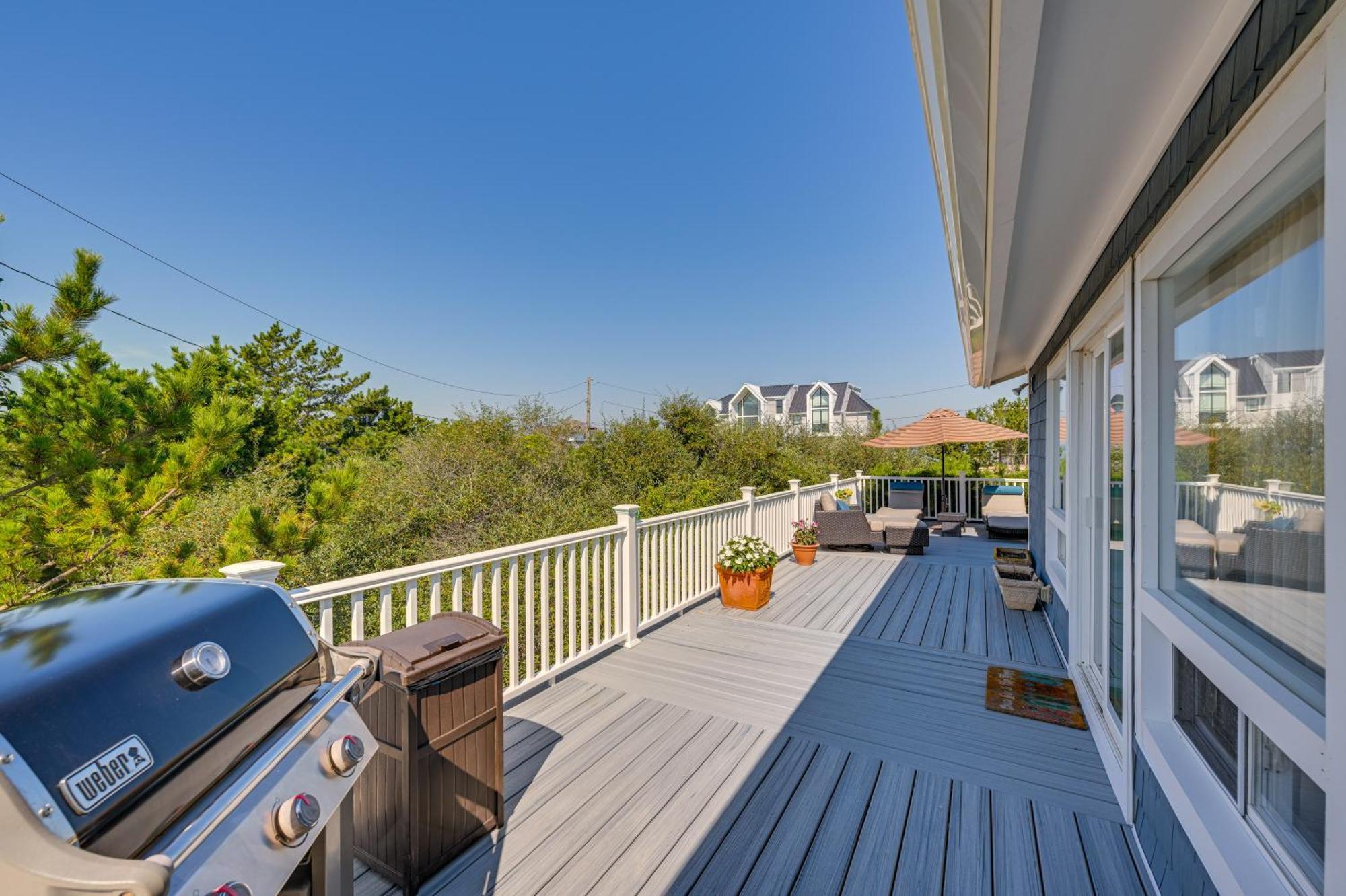 Westhampton Beach Home With Deck And Ocean Views! エクステリア 写真